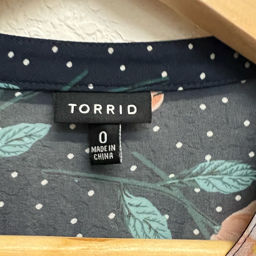 Torrid Navy Chiffon Floral Dot Sheer Tunic Top Blouse size 0  0X - Picture 5 of 11